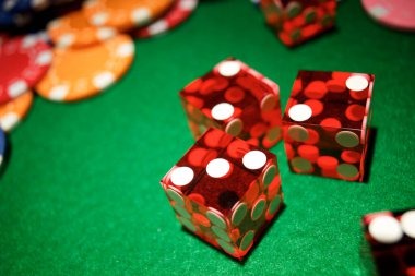 ids138 game portfolio showing Galactic Gems, football markets, and live-dealer options